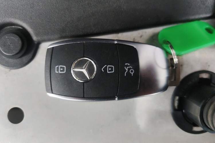 Used Mercedes-Benz GLC 2022 Second Facelift GLC 260 L 4MATIC Luxury Edition Vehicle Key