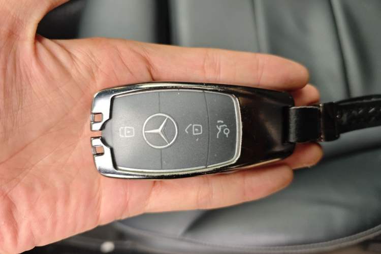 Used Mercedes-Benz GLC 2022 Second Facelift GLC 260 L 4MATIC Luxury Edition Vehicle Key