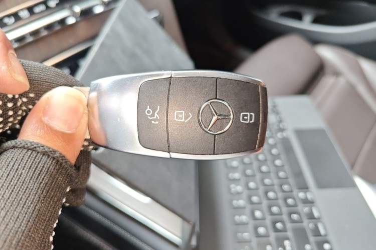 Used Mercedes-Benz GLC 2022 Facelift GLC 260 L 4MATIC Luxury Edition Vehicle Key