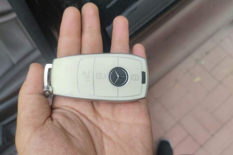 Used Mercedes-Benz GLC 2022 Second Facelift GLC 260 L 4MATIC Luxury Edition Vehicle Key
