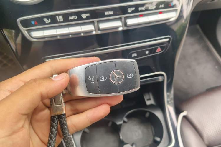 Used Mercedes-Benz GLC 2022 Refreshed GLC 260 L 4MATIC Dynamic Edition Vehicle Key