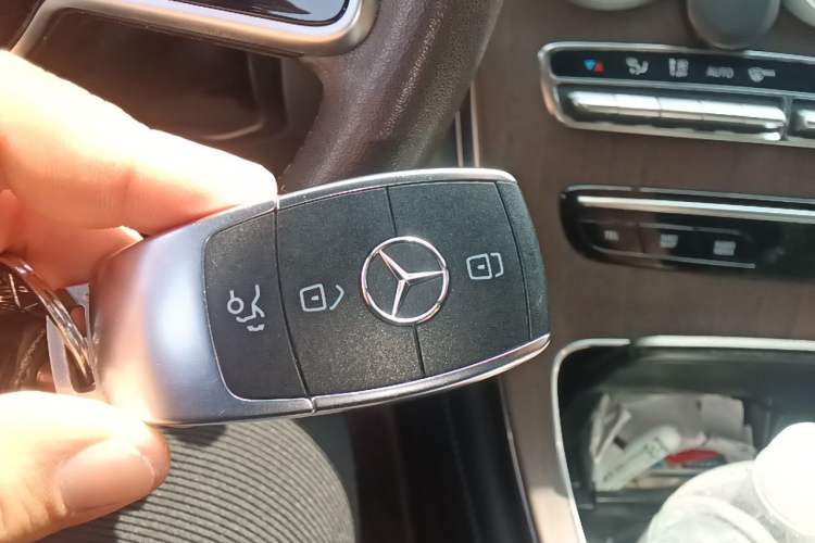 Used Mercedes-Benz GLC 2022 Second Facelift GLC 260 L 4MATIC Luxury Edition Vehicle Key