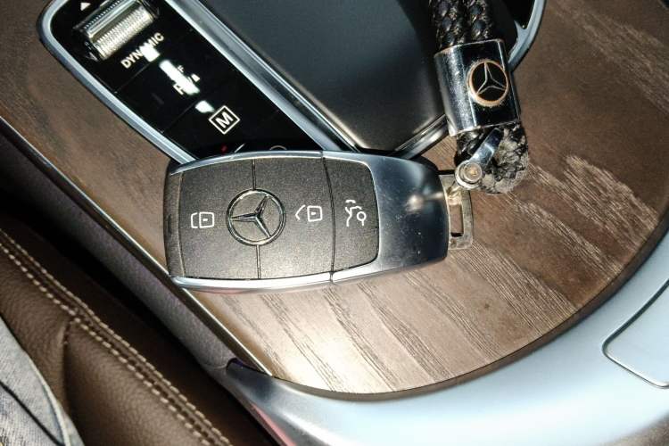 Used Mercedes-Benz GLC 2022 Second Facelift GLC 260 L 4MATIC Luxury Edition Vehicle Key