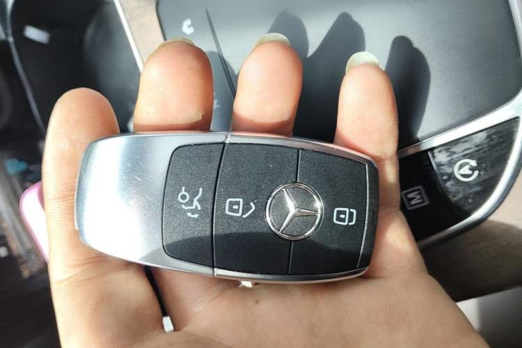 Used Mercedes-Benz GLC 2022 Facelift GLC 260 L 4MATIC Luxury Edition Vehicle Key