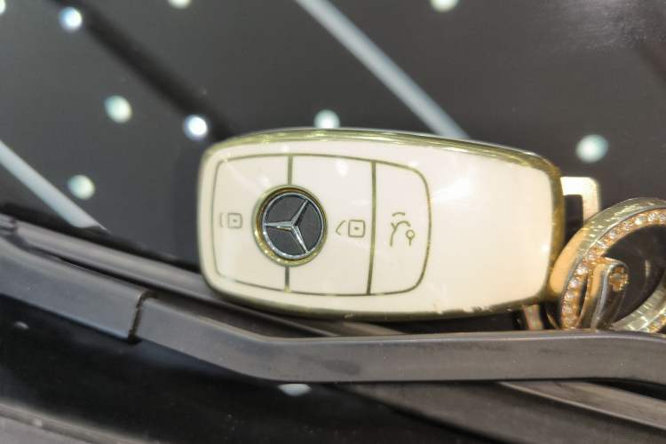 Used Mercedes-Benz GLC 2022 Second Facelift GLC 260 L 4MATIC Luxury Edition Vehicle Key