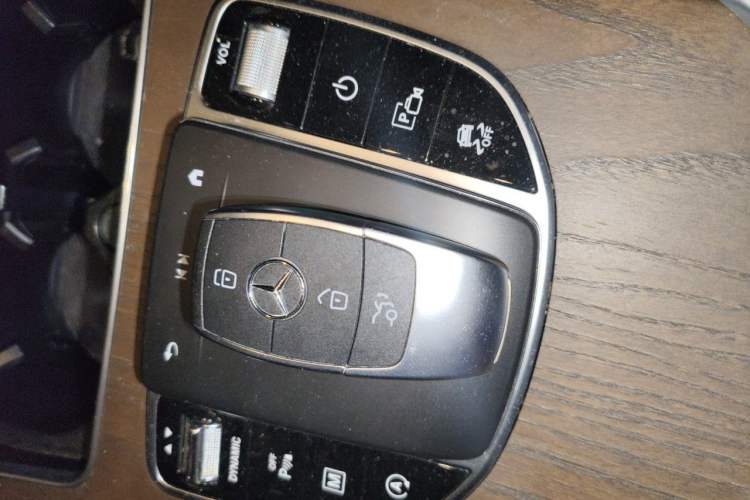 Used Mercedes-Benz GLC 2022 Second Facelift GLC 260 L 4MATIC Luxury Edition Vehicle Key