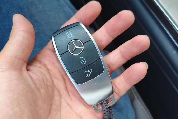 Used Mercedes-Benz GLC 2022 Facelifted GLC 300 L 4MATIC Luxury Edition Vehicle Key