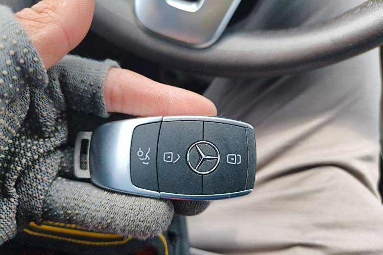 Used Mercedes-Benz GLC 2022 Second Facelift GLC 260 L 4MATIC Luxury Edition Vehicle Key