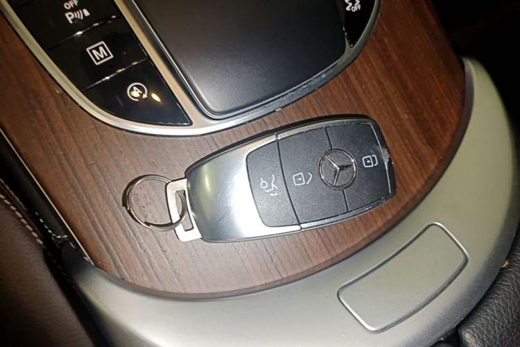 Used Mercedes-Benz GLC 2022 GLC 300 L 4MATIC Dynamic Model Vehicle Key