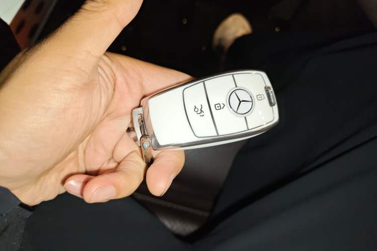 Used Mercedes-Benz GLC 2022 Second Facelift GLC 260 L 4MATIC Luxury Edition Vehicle Key