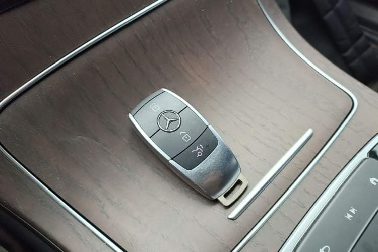 Used Mercedes-Benz GLC 2022 Facelift GLC 260 L 4MATIC Luxury Edition Vehicle Key