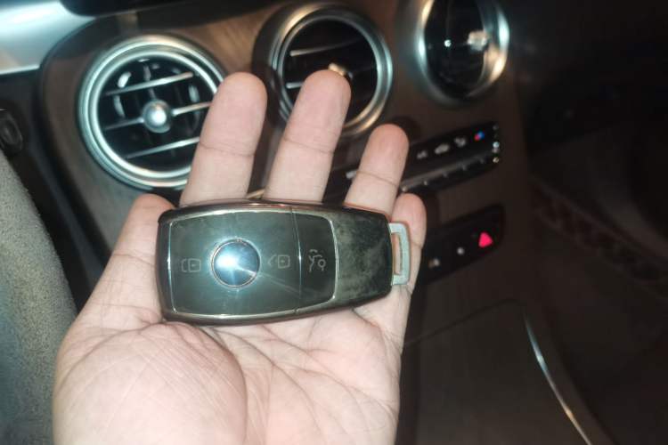 Used Mercedes-Benz GLC 2022 Facelift GLC 260 L 4MATIC Luxury Edition Vehicle Key