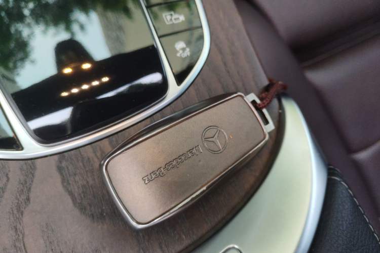 Used Mercedes-Benz GLC 2022 GLC 260 L 4MATIC Luxury Model Vehicle Key