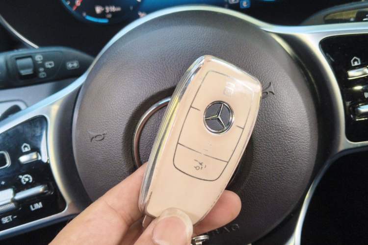 Used Mercedes-Benz GLC 2022 Facelift GLC 300 L 4MATIC Luxury Edition Vehicle Key