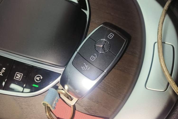 Used Mercedes-Benz GLC 2022 Second Facelift GLC 260 L 4MATIC Luxury Edition Vehicle Key