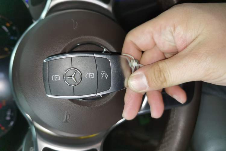 Used Mercedes-Benz GLC 2022 Second Facelift GLC 260 L 4MATIC Luxury Edition Vehicle Key