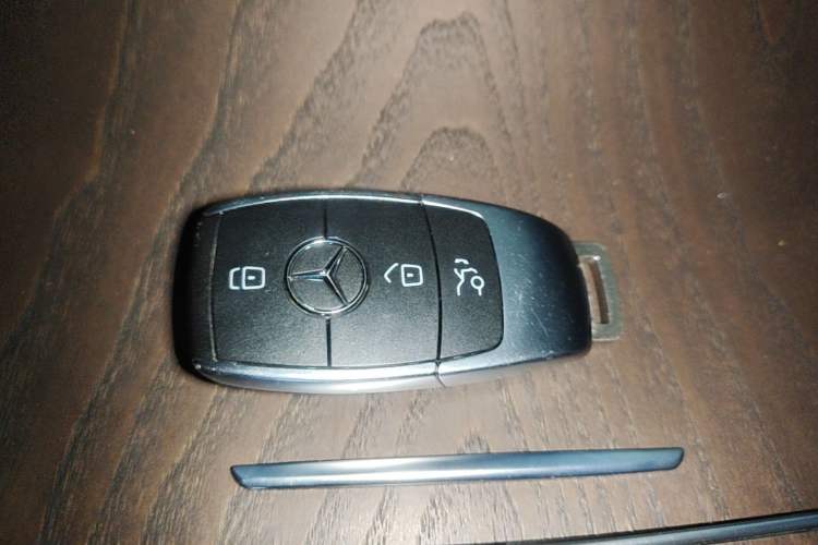 Used Mercedes-Benz GLC 2022 Facelift GLC 260 L 4MATIC Luxury Edition Vehicle Key
