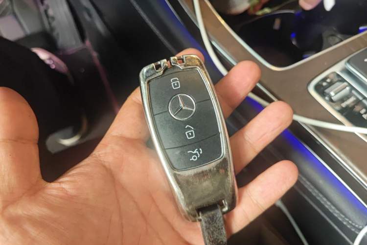 Used Mercedes-Benz GLC 2022 Facelift GLC 260 L 4MATIC Luxury Edition Vehicle Key
