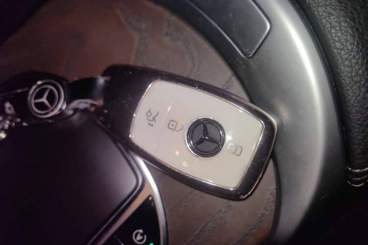Used Mercedes-Benz GLC 2022 GLC 260 L 4MATIC Luxury Model Vehicle Key