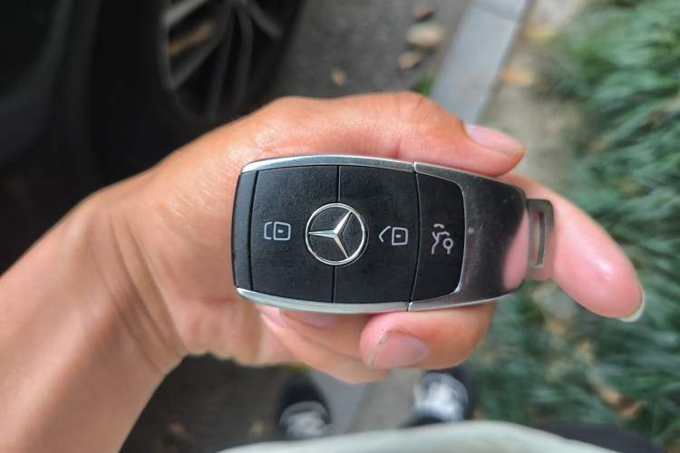 Used Mercedes-Benz GLC 2022 Facelift GLC 260 L 4MATIC Luxury Edition Vehicle Key