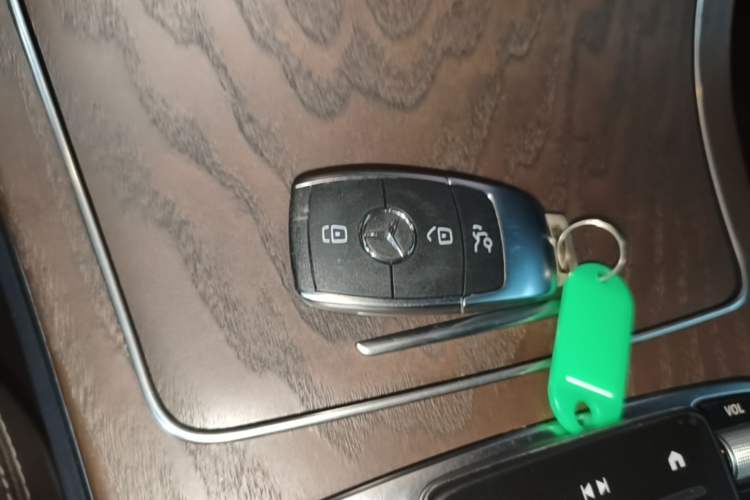 Used Mercedes-Benz GLC 2022 Second Facelift GLC 260 L 4MATIC Luxury Edition Vehicle Key
