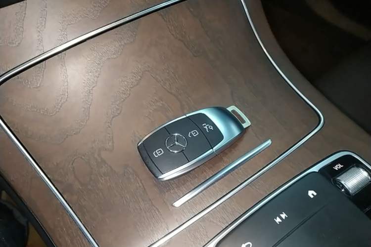 Used Mercedes-Benz GLC 2022 GLC 300 L 4MATIC Dynamic Model Vehicle Key
