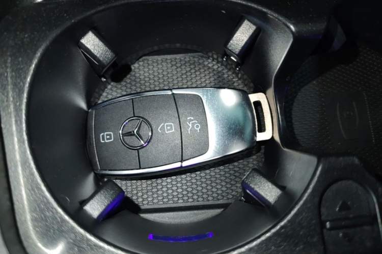 Used Mercedes-Benz GLC 2022 Second Facelift GLC 260 L 4MATIC Luxury Edition Vehicle Key