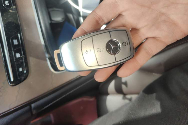 Used Mercedes-Benz GLC 2022 Second Facelift GLC 260 L 4MATIC Luxury Edition Vehicle Key