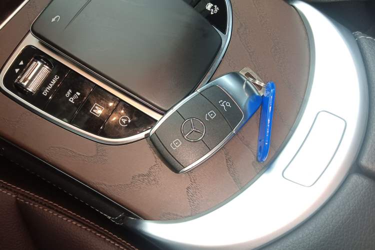 Used Mercedes-Benz GLC 2022 Facelift GLC 260 L 4MATIC Luxury Edition Vehicle Key