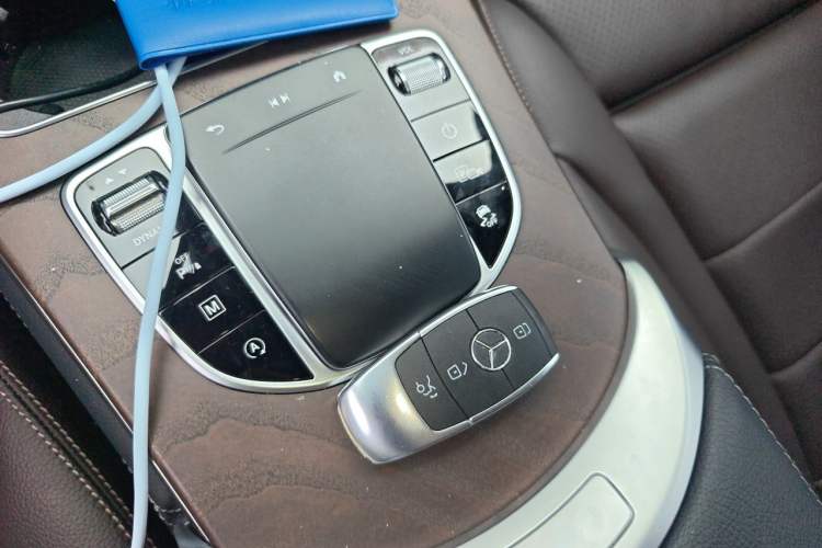 Used Mercedes-Benz GLC 2022 Facelift GLC 260 L 4MATIC Luxury Edition Vehicle Key