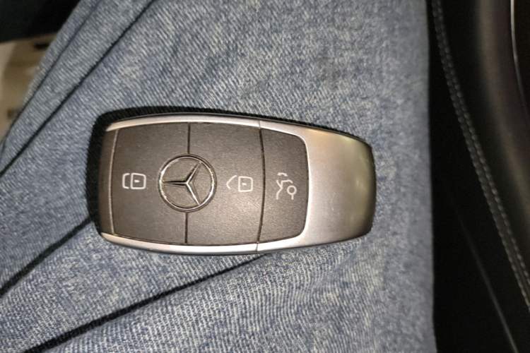 Used Mercedes-Benz GLC 2022 Facelift GLC 260 L 4MATIC Luxury Edition Vehicle Key