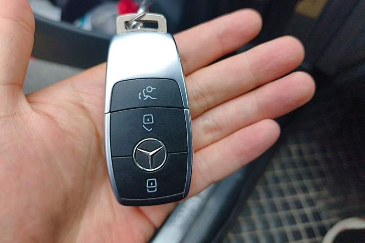 Used Mercedes-Benz GLC 2022 Second Facelift GLC 260 L 4MATIC Luxury Edition Vehicle Key