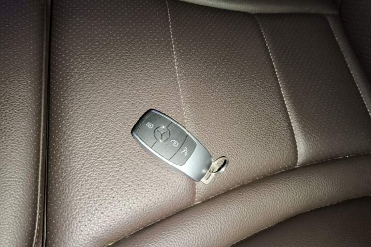 Used Mercedes-Benz GLC 2022 Facelift GLC 260 L 4MATIC Luxury Edition Vehicle Key