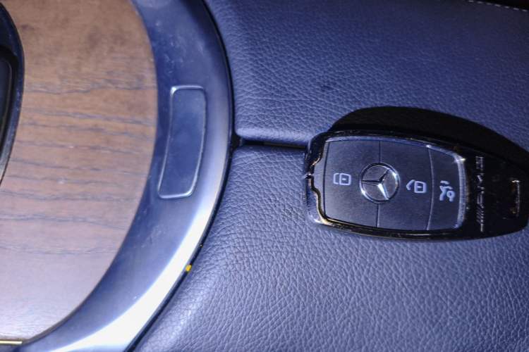 Used Mercedes-Benz GLC 2022 Refreshed GLC 300 L 4MATIC Dynamic Edition Prestige Version Vehicle Key