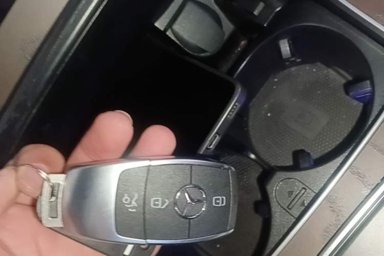 Used Mercedes-Benz GLC 2022 Second Facelift GLC 260 L 4MATIC Luxury Edition Vehicle Key