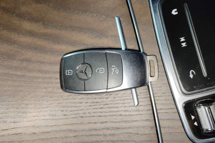 Used Mercedes-Benz GLC 2022 Second Facelift GLC 260 L 4MATIC Luxury Edition Vehicle Key