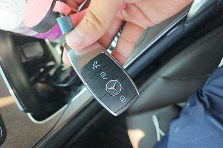Used Mercedes-Benz GLC 2022 Second Facelift GLC 260 L 4MATIC Luxury Edition Vehicle Key