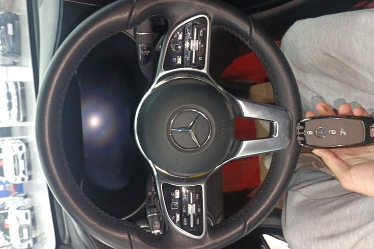 Used Mercedes-Benz GLC 2022 Second Facelift GLC 260 L 4MATIC Luxury Edition Vehicle Key
