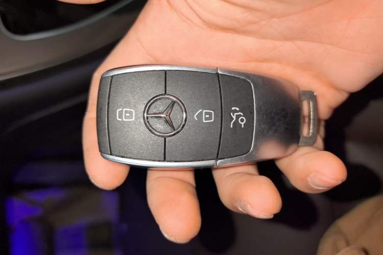 Used Mercedes-Benz GLC 2022 Facelift GLC 260 L 4MATIC Luxury Edition Vehicle Key