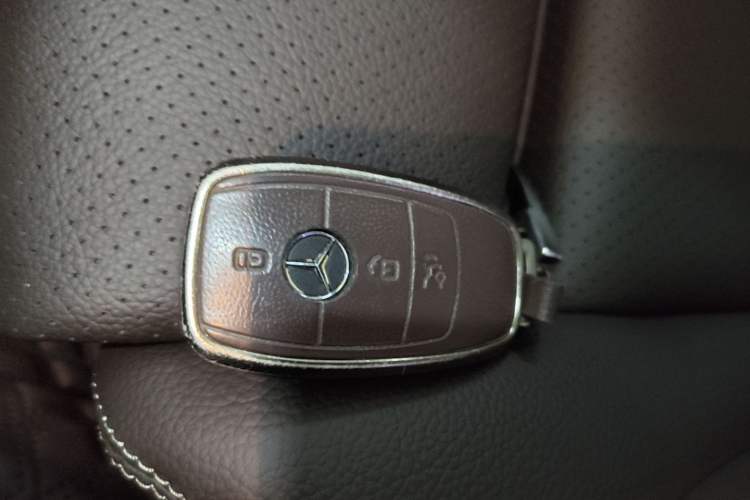 Used Mercedes-Benz GLC 2022 Second Facelift GLC 260 L 4MATIC Luxury Edition Vehicle Key