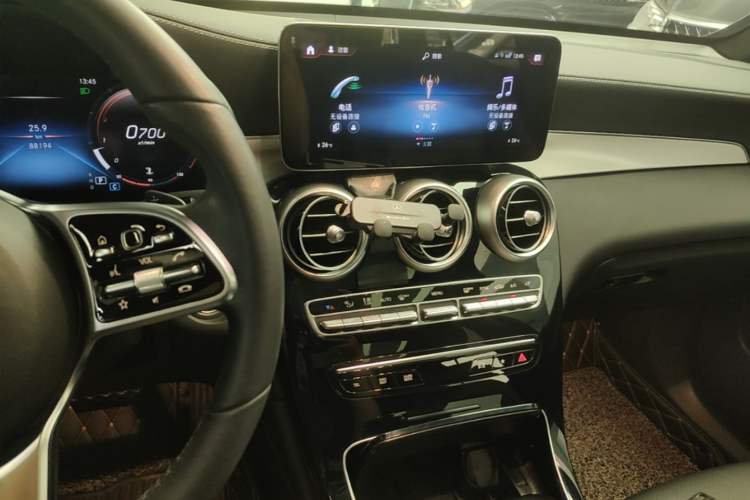 Used Mercedes-Benz GLC 2022 Second Facelift GLC 260 L 4MATIC Dynamic Edition Audio And AC Panel