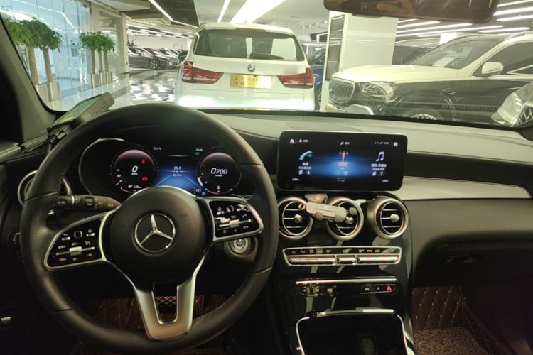 Used Mercedes-Benz GLC 2022 Second Facelift GLC 260 L 4MATIC Dynamic Edition Center Console