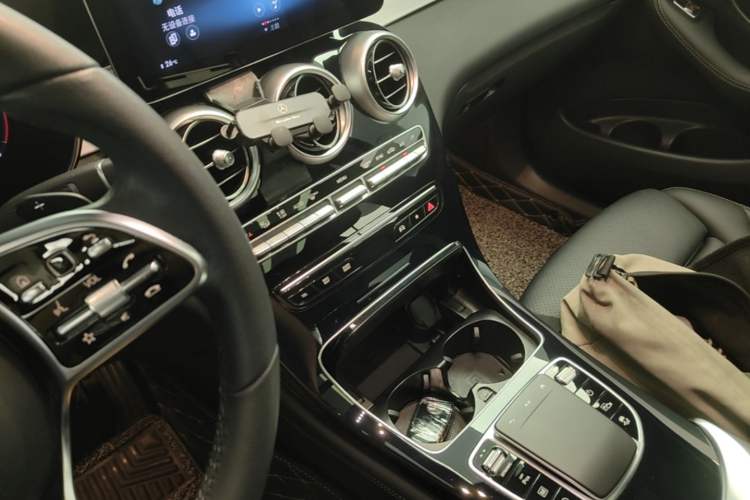 Used Mercedes-Benz GLC 2022 Second Facelift GLC 260 L 4MATIC Dynamic Edition Gear Lever