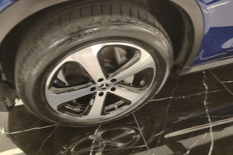 Used Mercedes-Benz GLC 2022 Second Facelift GLC 260 L 4MATIC Dynamic Edition Left Front Wheel Hub