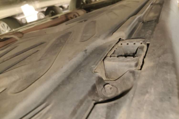 Used Mercedes-Benz GLC 2022 Second Facelift GLC 260 L 4MATIC Dynamic Edition Left Side Sill