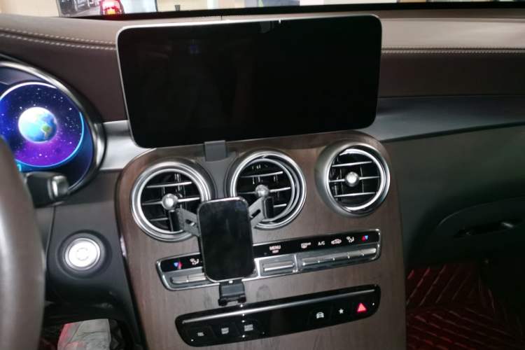 Used Mercedes-Benz GLC 2022 Second Facelift GLC 260 L 4MATIC Luxury Edition Audio And AC Panel