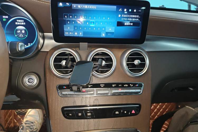 Used Mercedes-Benz GLC 2022 Second Facelift GLC 260 L 4MATIC Luxury Edition Audio And AC Panel