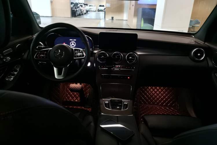 Used Mercedes-Benz GLC 2022 Second Facelift GLC 260 L 4MATIC Luxury Edition Center Console
