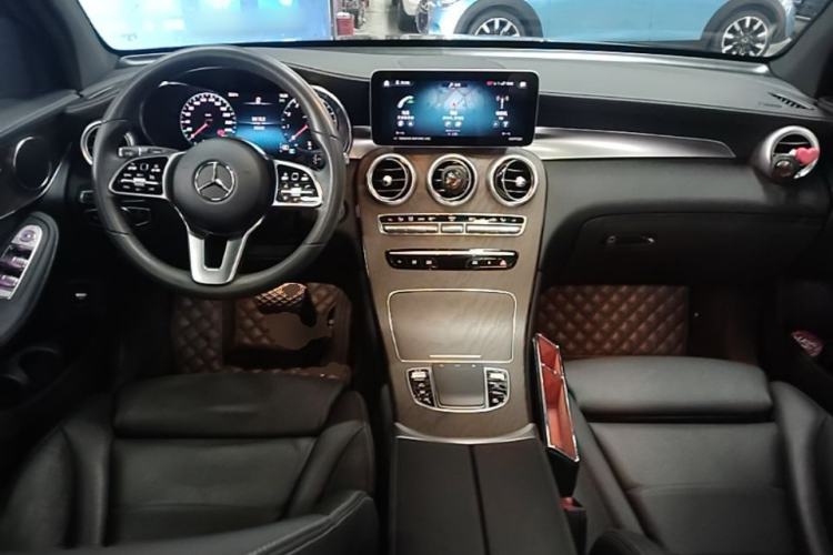 Used Mercedes-Benz GLC 2022 GLC 300 L 4MATIC Dynamic Edition Prestige Model Center Console