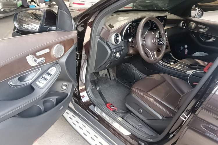 Used Mercedes-Benz GLC 2022 Second Facelift GLC 260 L 4MATIC Luxury Edition Driver Seat